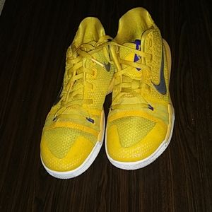 Nike Azurie Elizabeth Basketball Shoes